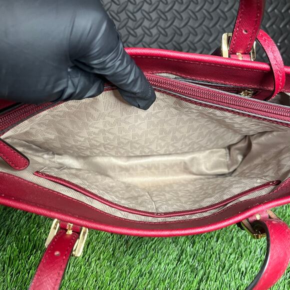 Michael Kors Red Burgundy Handbag Tote Bucket‎ Purse - Picture 4 of 8